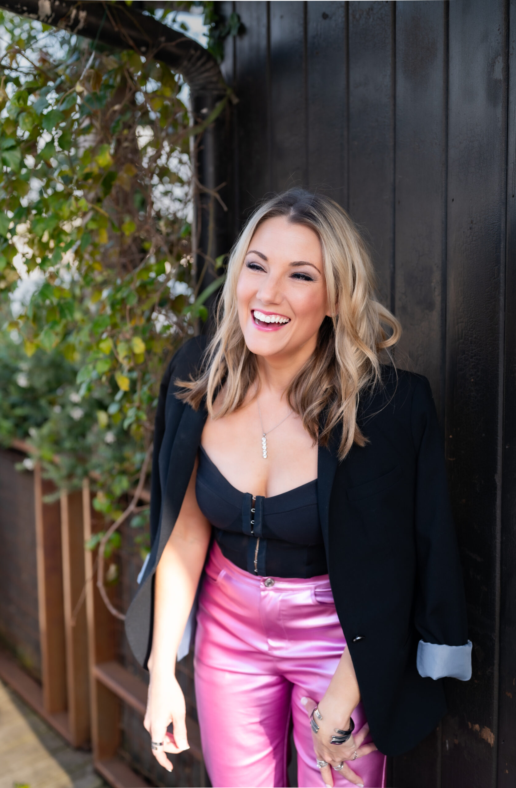 elyssa_newport-23 Elyssa Smith walking in a grove of palm trees